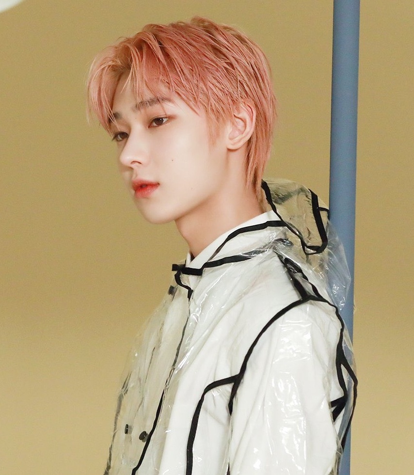 blckpnksn's tweet image. "sunoo hyung is a doll himself"