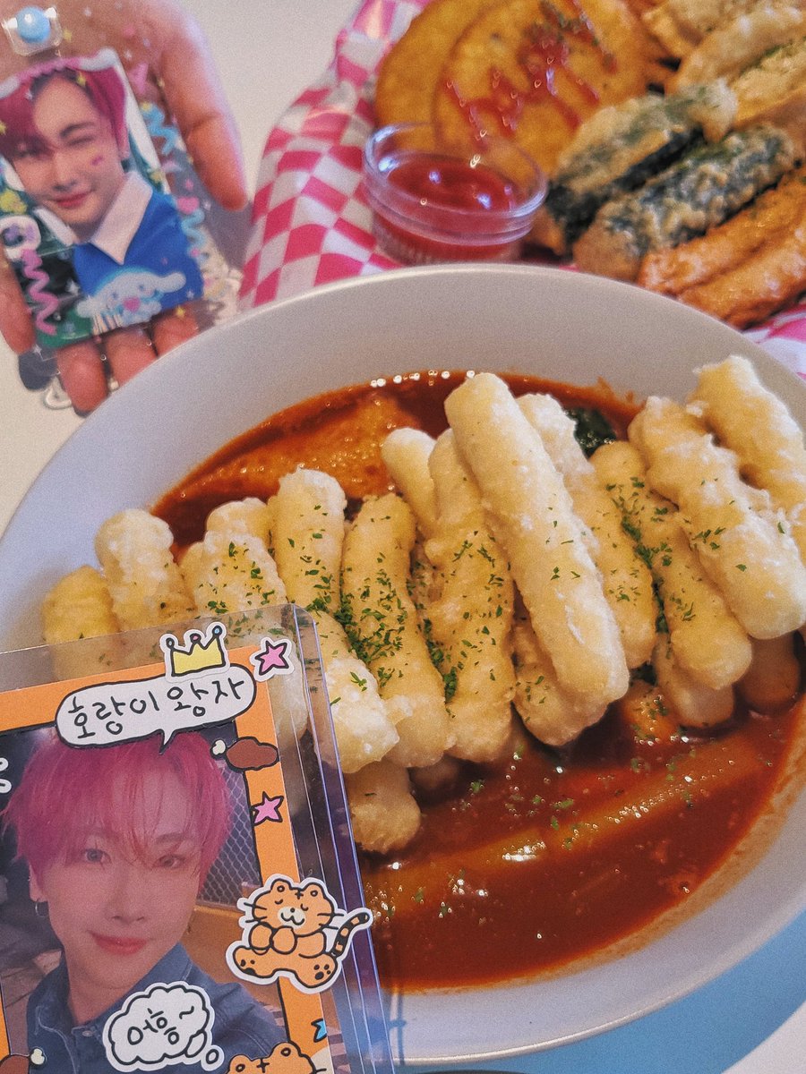 soabangbang's tweet photo. 𝓗𝓮𝓪𝓵𝓲𝓷𝓰....
후식으로 호영이 한입했습니다. https://t.co/Q1O8NG8i32