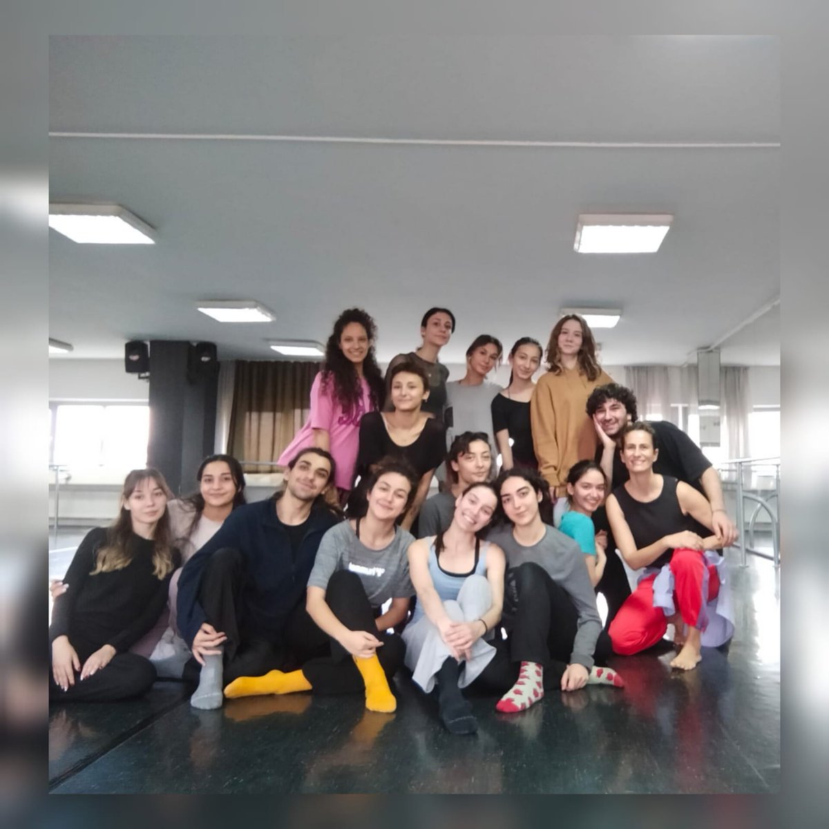 CSD_ALICANTE's tweet photo. La #DocenteCSDA Rosa Belén Ardid se encuentra en la Universidad de danza en Ankara, impartiendo técnica Release.
Seguro que el alumnado está encantado!! 💜💙
@DIseacv @iseacv @GVAinnova #ErasmusPlus https://t.co/oeHFvVXUhh