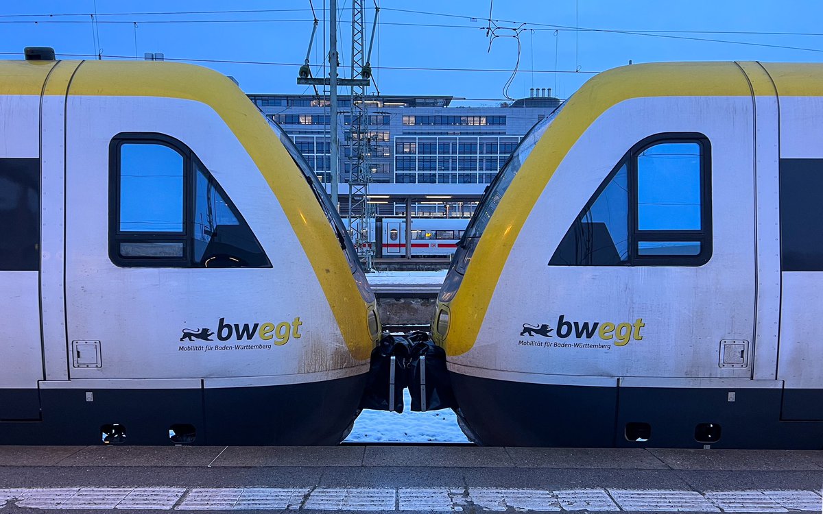 gleis3a's tweet photo. #bwegt|e Momente mit der #BR612 https://t.co/7dsq4DJMsn