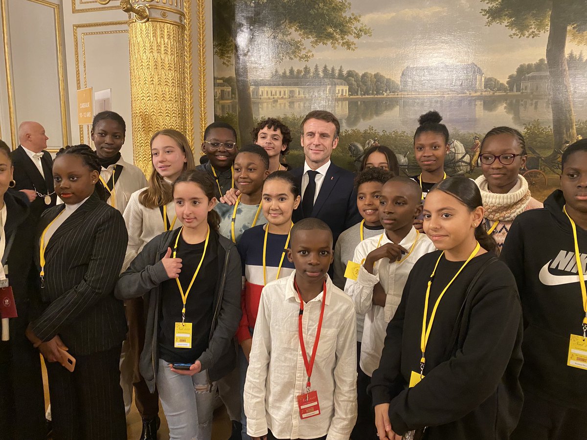 Uneaprès-midi à l'Elysee 
Cadeaux, goûters, rencontre avec le Président de la République, tout était réuni  pour un moment festif. Les enfants de l Afp18 ont été ravis de découvrir un patrimoine  tel que l'Elysee symbole de la République et des valeurs que notre projet véhicule.