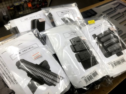 Echigoya_snjk's tweet photo. 【入荷情報】
Bull's Factoryのマガジンポーチ各種と
ショットガンのパーツが入荷しました!
VSR用や電動ハンドガン用など
意外と無かったものがありますよ♪
ぜひ、ご覧ください(^o^)
#エチゴヤ新宿店
#BullsFactory
#マガジンポーチ https://t.co/myJ56rcluL