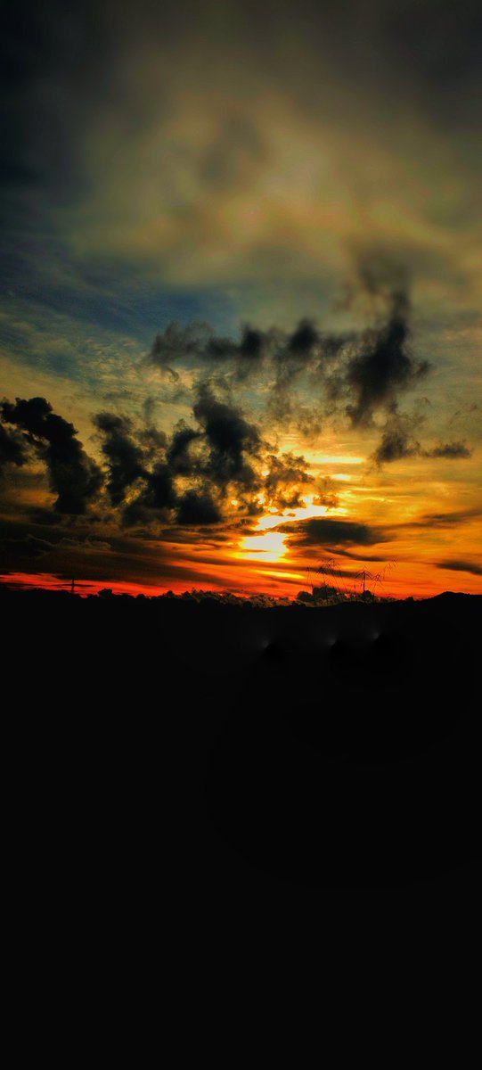farhanmms2's tweet photo. Sunset 🙂
@KKCity @kk12fm @ERASabah
#zve10 #Sony #photographer #potrait https://t.co/VQY8Kdg9AW