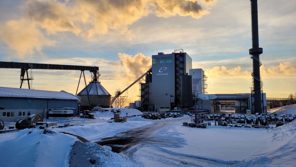 Den danska energijätten Ørsted har fattat ett slutgiltigt investeringsbeslut att uppföra den planerade elektrometanolfabriken FlagshipONE. mynewsdesk.com/se/oevik-energ…