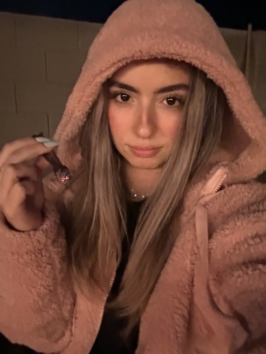 b on Twitter "smoking a backwood in cold weather just hits different"