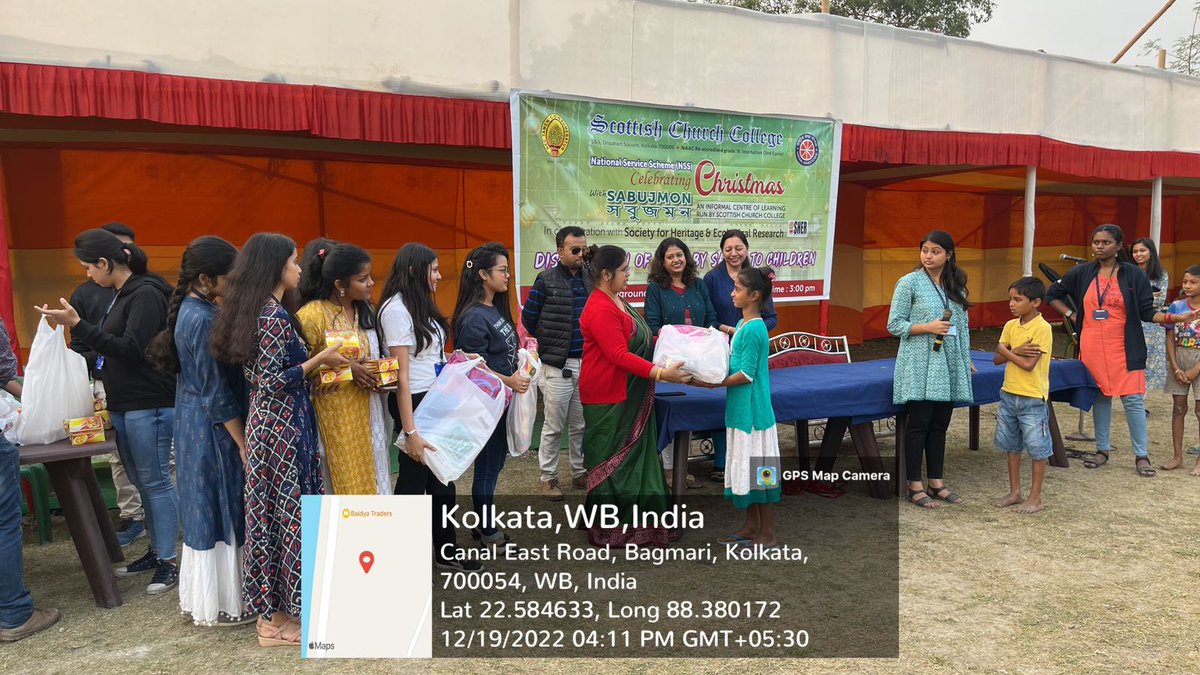 rdnss_kolkata's tweet photo. On the occasion of Christmas NSS unit of Scottish Church College, Kolkata organised cloth distribution and cultural program @YASMinistry @_NSSIndia @ianuragthakur @NisithPramanik @pibyas @pankajsinghips https://t.co/xvUpFmnDUh