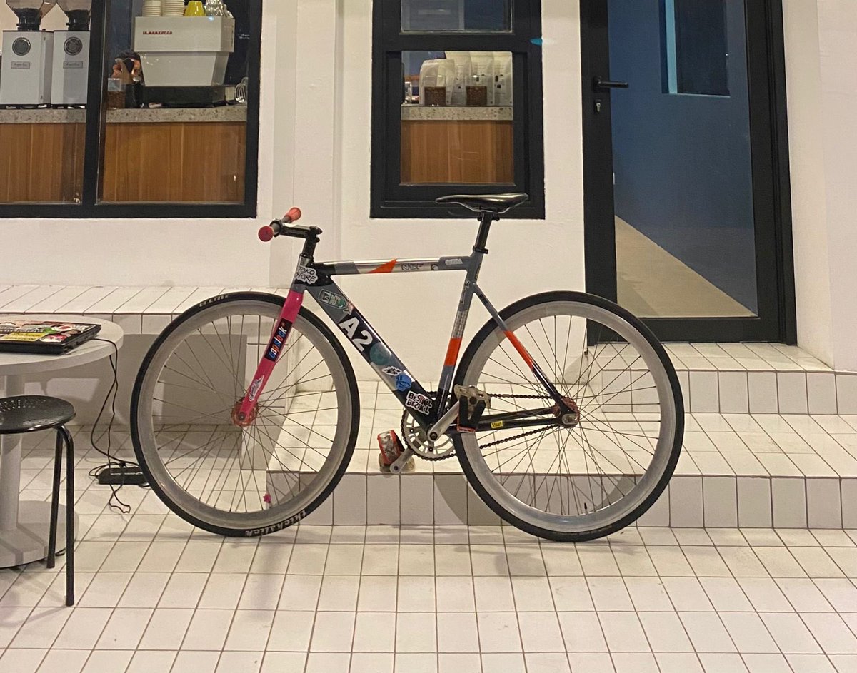 septohadibz's tweet image. #fnfjb
Fullbike / Frameset / Frame only

Nabiis A2
Pembelian Feb 2022
Crankset lasco bcd 130 46t
Fnr unbrand + hub novatec lama 16t
Seatposet 3T
Stem Deda
Flat bar truvativ

Lokasi Kebayoran Baru