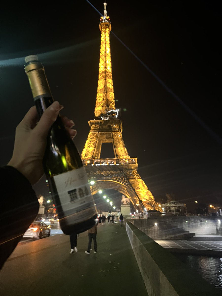 YesilNata's tweet photo. #life #Paris #Ukraine #time #vine #LoveinTheAir #loveislove #LoveSTAY #Lovestory #LoveAndDeath https://t.co/7jHLY7EC3N