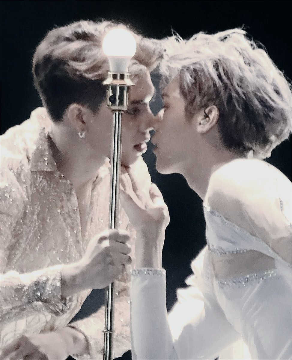 BL_Moonlight_'s tweet photo. You are the light that illuminates my life
❤️
Eres la luz que ilumina mi vida. 
🌬️☁️

#FortFTS #ComeFortZon #CaptainPeat #BabyFeat
#PhraphaiSky #Phraphai #Prapai #Sky #PrapaiSky #Fort #Peat #FortPeat #LoveCouple #LoveSky
#PhayuRain #Rain #Phayu #LoveStorm 
#LoveinTheAir https://t.co/I8Ne0jEsvK