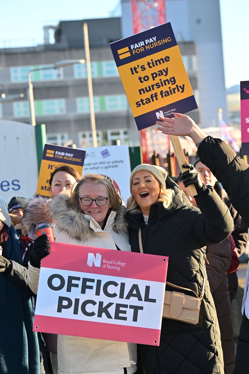 WalesOnline's tweet photo. Thousands of nurses stage second walkout in row over pay

https://t.co/RWwGgd5hSo https://t.co/DxqPPgW0v9