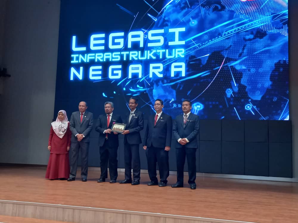 IMBASAN KOLEKSI @HPTN2022 LEGASI INFRASTRUKTUR NEGARA 

Ucaptama program telah disampaikan oleh YBhg. Dato’ Ir. Ahmad Redza bin Ghulam Rasool, Timbalan Ketua Pengarah Kerja Raya (Sektor Infra)<a href="/irahmadredza/">Ahmad Redza Ghulam</a>.