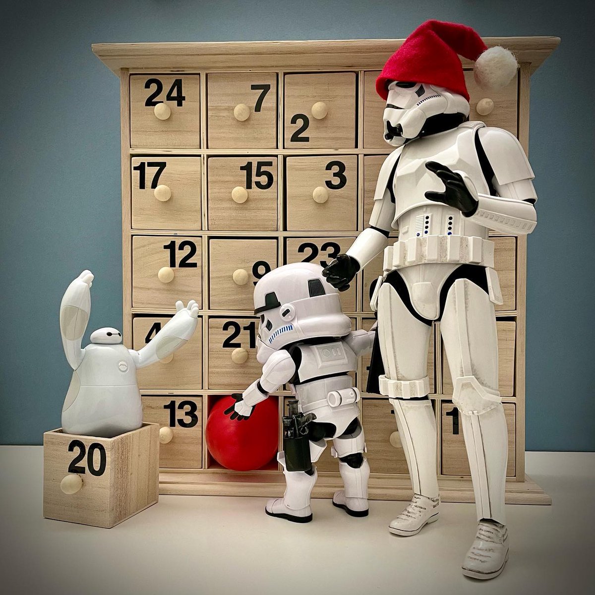 anthoatana's tweet photo. Gonflé ou ballonné ? 🎈#20 #adventcalendar #christmas #stormtrooper #starwars #disney #baymax #eggattack #hottoys #toy #toystory #toystagram #toyphotography #actionfigures #sixscale https://t.co/7aDw5gSz8E