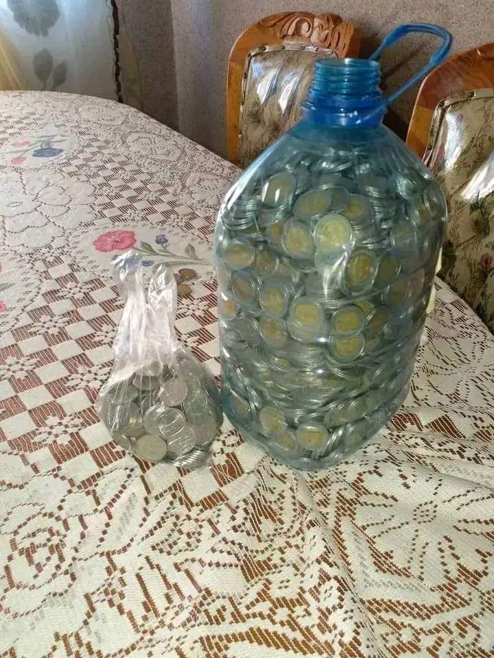 ScentsRepublic's tweet photo. @amerix The heart of saving!
Will "break" this bottle end of Dec. https://t.co/aATpf4VGbm