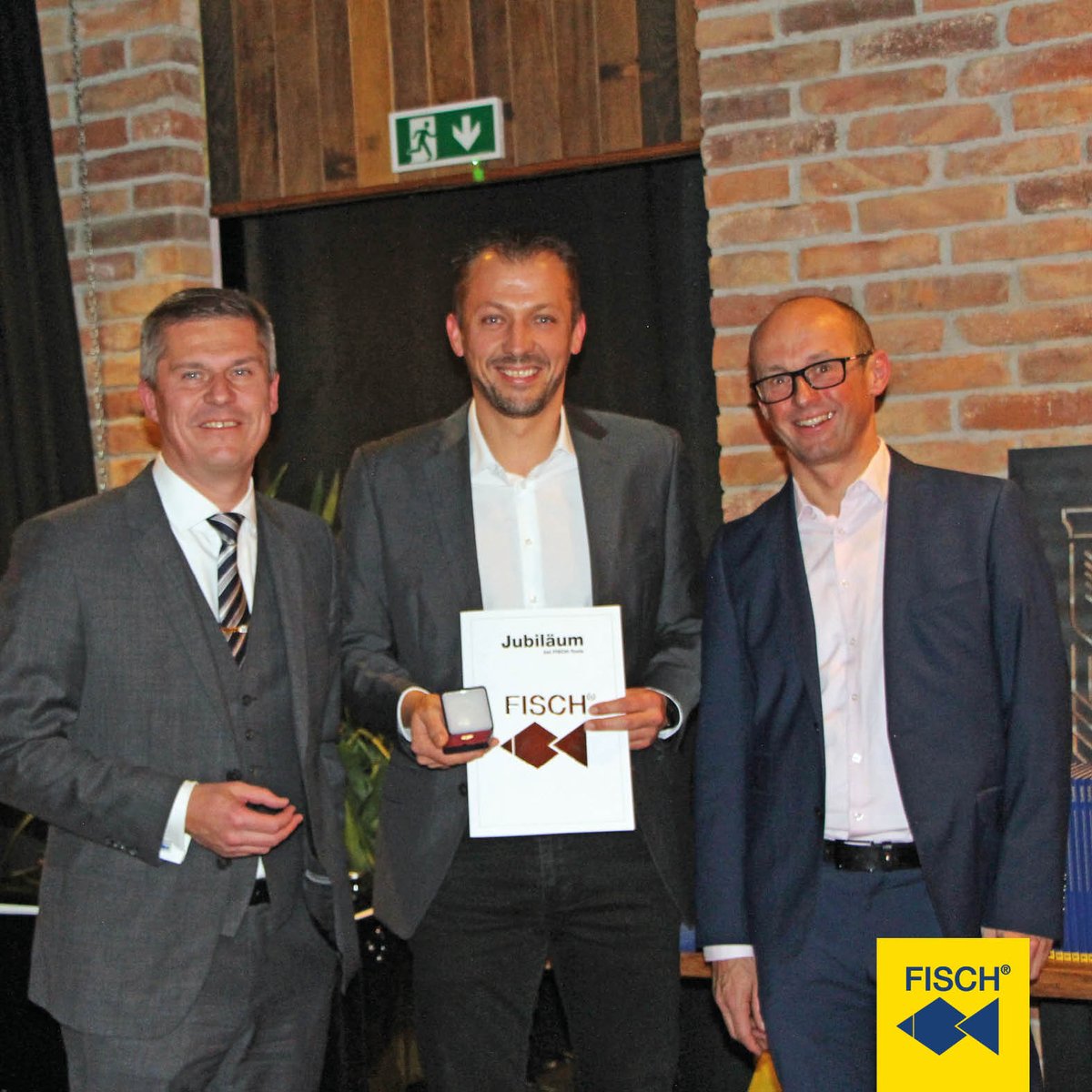 fischtools's tweet image. As part of our Christmas party, which took place this time at HerrgottHö, our long-serving employees were once again honored. Including our managing director Andreas Eberhard!👏 Another highlight: the presentation of our brand new company chronicle to our colleagues! #fischtools