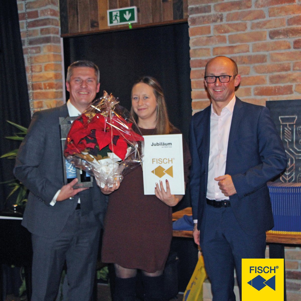 fischtools's tweet image. As part of our Christmas party, which took place this time at HerrgottHö, our long-serving employees were once again honored. Including our managing director Andreas Eberhard!👏 Another highlight: the presentation of our brand new company chronicle to our colleagues! #fischtools