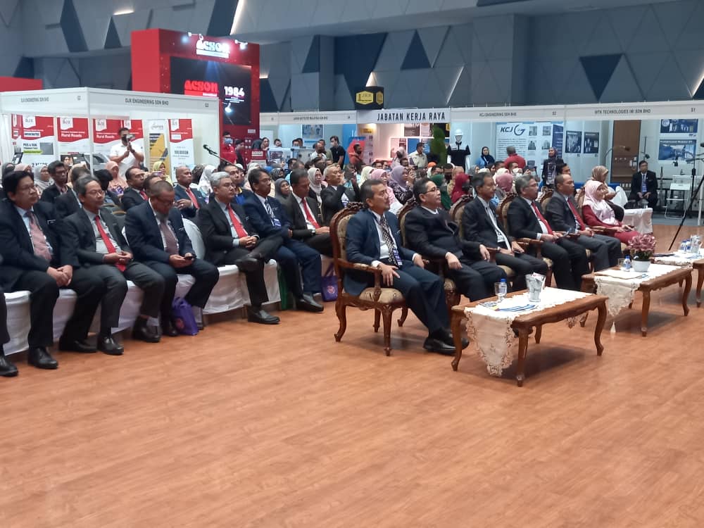 Turut serta semasa perasmian <a href="/TkpkrBangunan/">PEJABAT TKPKR (Sektor Bangunan)</a> <a href="/AmranMohdMajid1/">Amran Mohd Majid</a> <a href="/masribaharuddin/">Masri Bin Baharuddin</a> <a href="/NasriZulkipli/">zulkipli nasri</a> <a href="/yrazidah/">YongR</a>