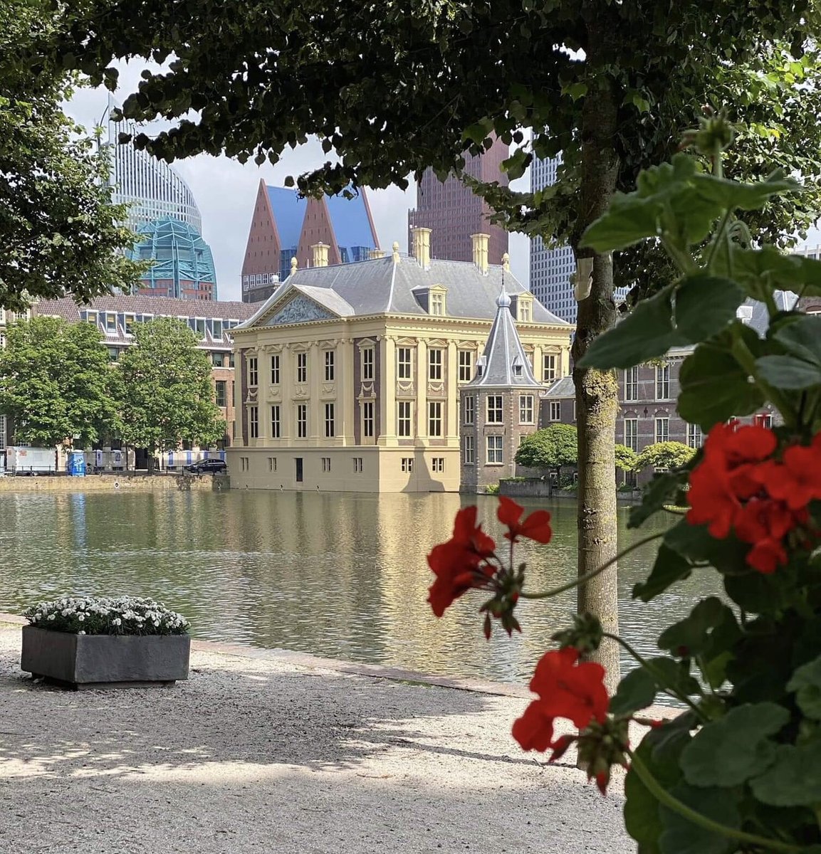 Kleef, 20 december 1679. Johan Maurits bijgenaamd ‘de Braziliaan’ en bouwheer van museum <a href="/mauritshuis/">Mauritshuis</a> overlijdt. Johan Maurits is een kleinzoon van Jan VI ‘de Oude’ van Nassau, broer van Willem de Zwijger. Dit jaar wordt het 200-jarig bestaan van het museum uitgebreid gevierd.