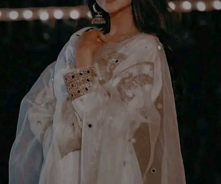 Umee68's tweet photo. ضروری نہیں کہ ہم ہر کسی کو پسند آئیں ۔۔۔۔۔۔۔
ہر کوئی ہمیں بھی تو اچھا نہیں لگتا ۔۔۔۔۔۔۔
#Umêë 
#سوچ_کا_سفر https://t.co/sfeqnkPo0y