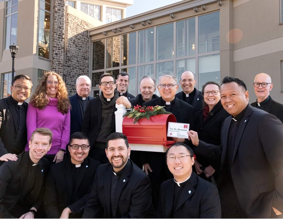 PaulistFathers's tweet image. A blessed #ThirdDayofChristmas to all!

Pictured: Our #seminarians, #formation team and other #Paulists living at Hecker House, the new Paulist House of Mission and Studies in D.C.

Thank you to our donors and friends who supported and prayed for the completion of Hecker House!
