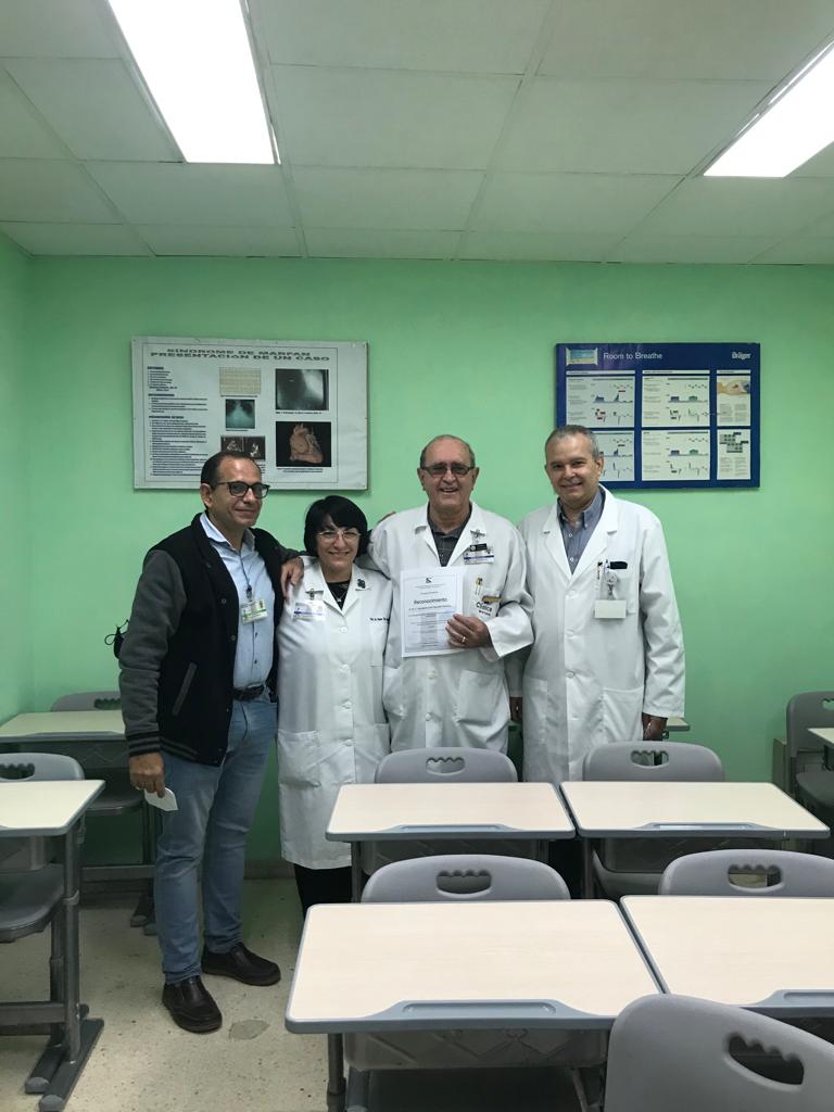 Reconocimiento al Prof. Humberto Fagundo Sánchez como responsable docente del servicio de UCI del piso 23 por más de una década; en el marco del 40 aniversario del HHA y la jornada por el día del educador. Felicitaciones!!!!