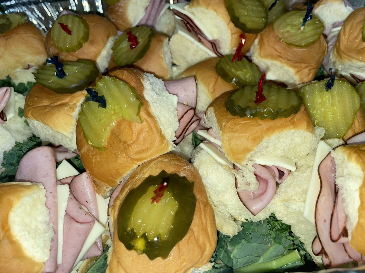 BroadwaysK's tweet photo. Sliderss , sliders , sliders 😍🔥 #trending #viral #dmvcatering #dmvchef https://t.co/Y4NyoLVbjf