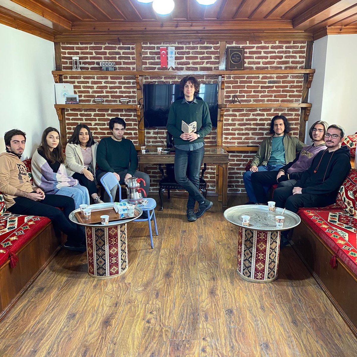 aybuatasagun's tweet photo. 🇹🇷ATASAGUN’dan herkese selamlar👋
✒️Kitap divanlarımızın bu oturumunda Peyami Safa’nın “Dokuzuncu Hariciye Koğuşu” kitabı üzerine tartıştık.
✒️Emeği geçen arkadaşlarımıza ve katılımcılarımıza teşekkür ederiz.
#atasagunokuyor #atasagun #14mtd https://t.co/8J12z9Kebt