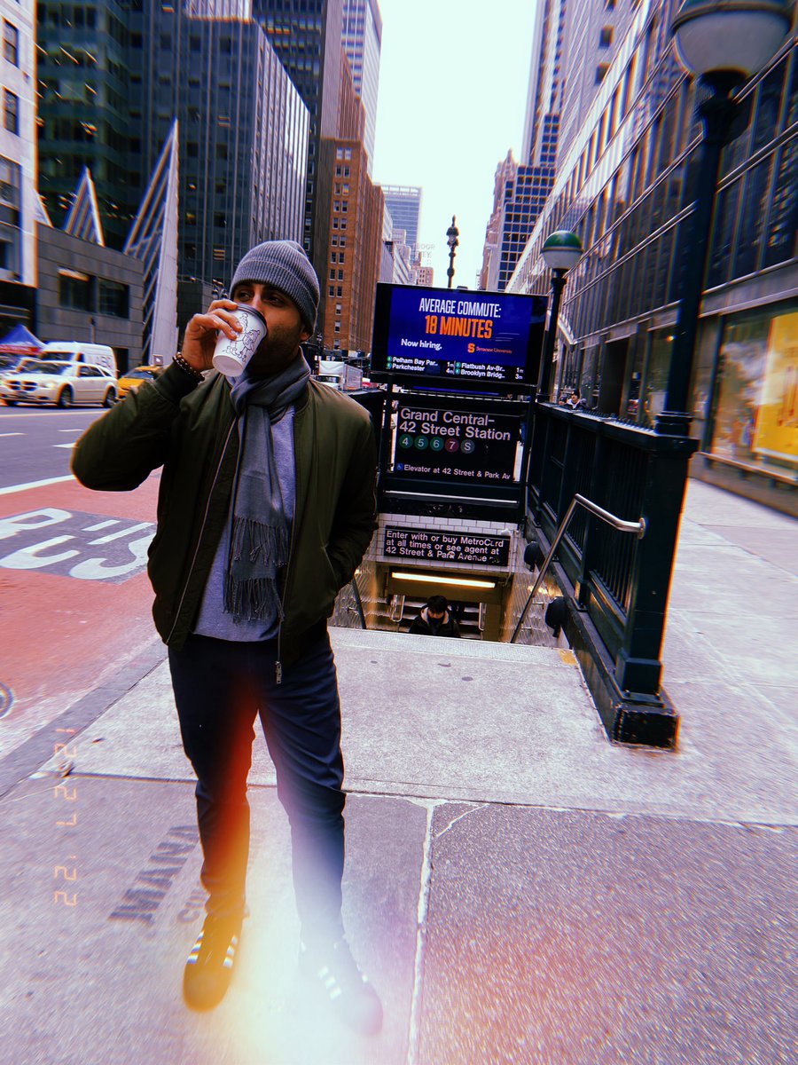 Not gonna be working a ton over these next few weeks - normally that would freak me out, but this time it’s for a good reason. Finally a much needed vacay ❤️

Also: WELCOME TO NEW YORK… where my balls are FREEZING 🥶🗽☕️🍏