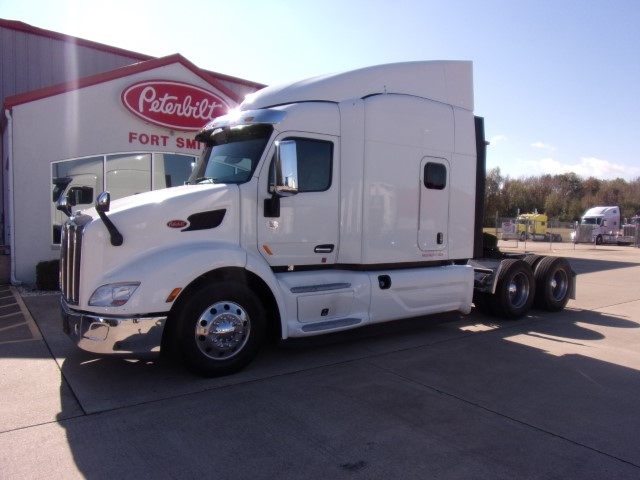 PeterbiltMotors's tweet photo. This #RedOval certified 2019 Peterbilt Model 579 is available at Peterbilt of Fort Smith. https://t.co/mPHLxBr70b #PeterbiltPride https://t.co/Fgf1PRjRPD