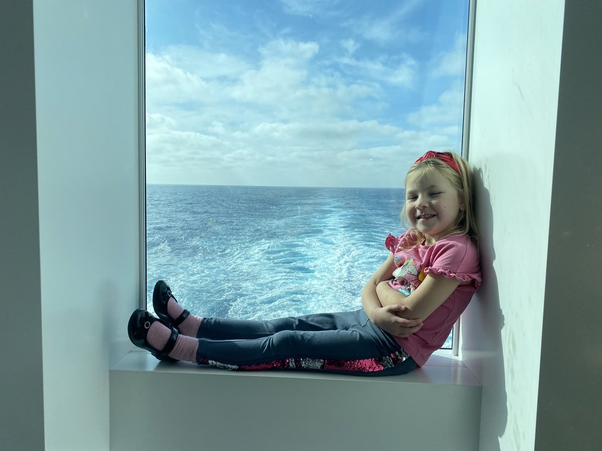 Lazy cruising days 🎄🌊 🚢