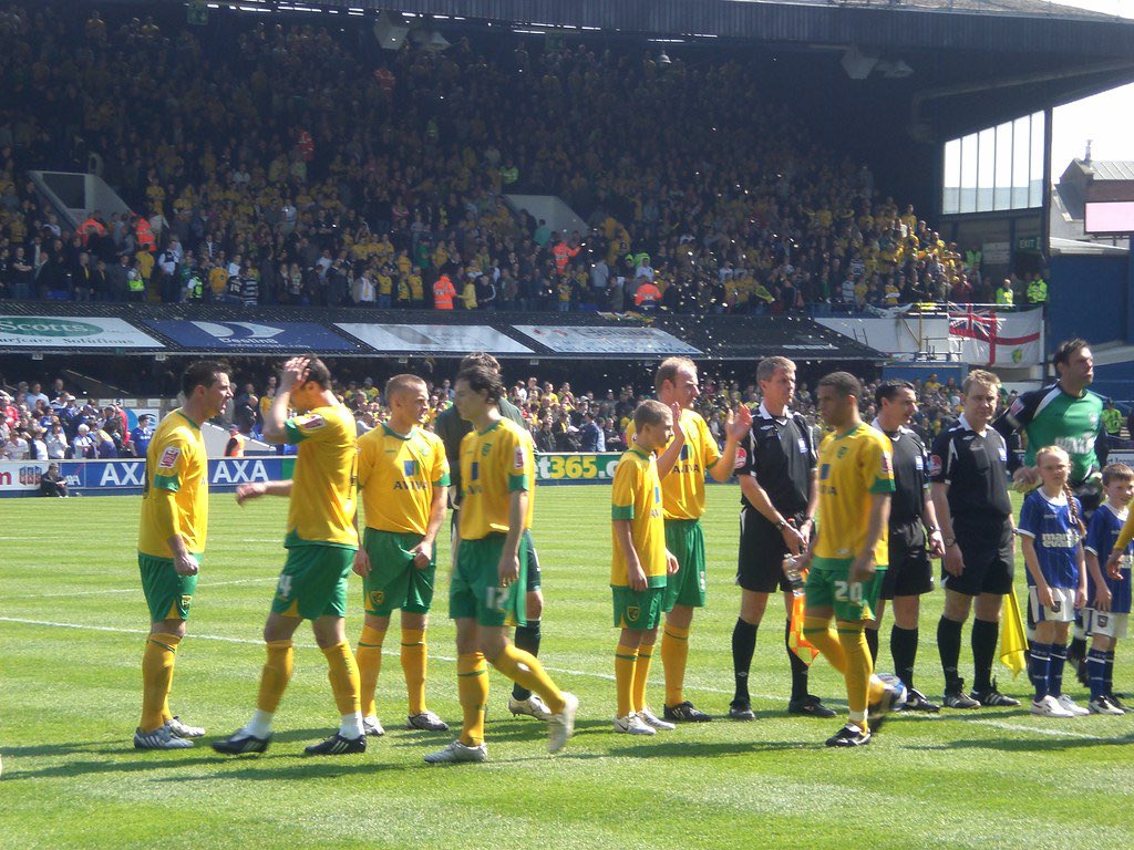knoxville2626's tweet photo. Obsessed @cd_27_ 19th April 2009, I was there I’m pretty sure you weren’t. 5000 days since scum last beat Norwich.
432,000,000 seconds
7,200,000 minutes
120,000 hours
5000 days
714 weeks and 2 days
1369.86% of a common year (365 days)
💛💚 https://t.co/cz3EeaY7xo
