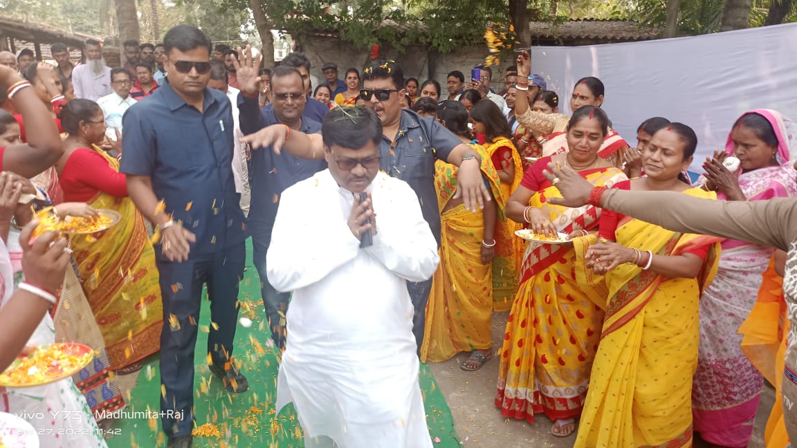 sardarnuralma's tweet photo. A moment with West Bengal Minister of State for Transport Dilip Mondal Mahashay...

#dilipmondal https://t.co/kkHrRFlhyv