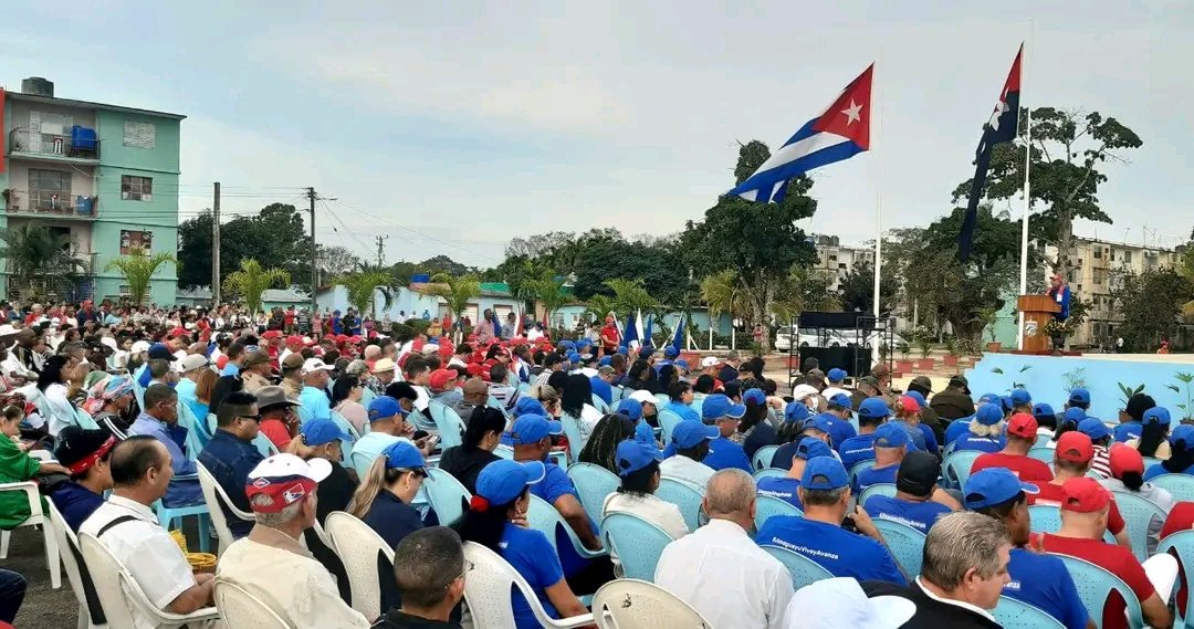 #Camagüey tiene que transformarse en una provincia mejor, y la esencia para ello está en trabajar para propiciar mayor bienestar al pueblo, al que transmitimos un reconocimiento especial desde #Jimaguayú. Para #JuntarYVencer, la vergüenza tiene que guiar los empeños en el 2023.