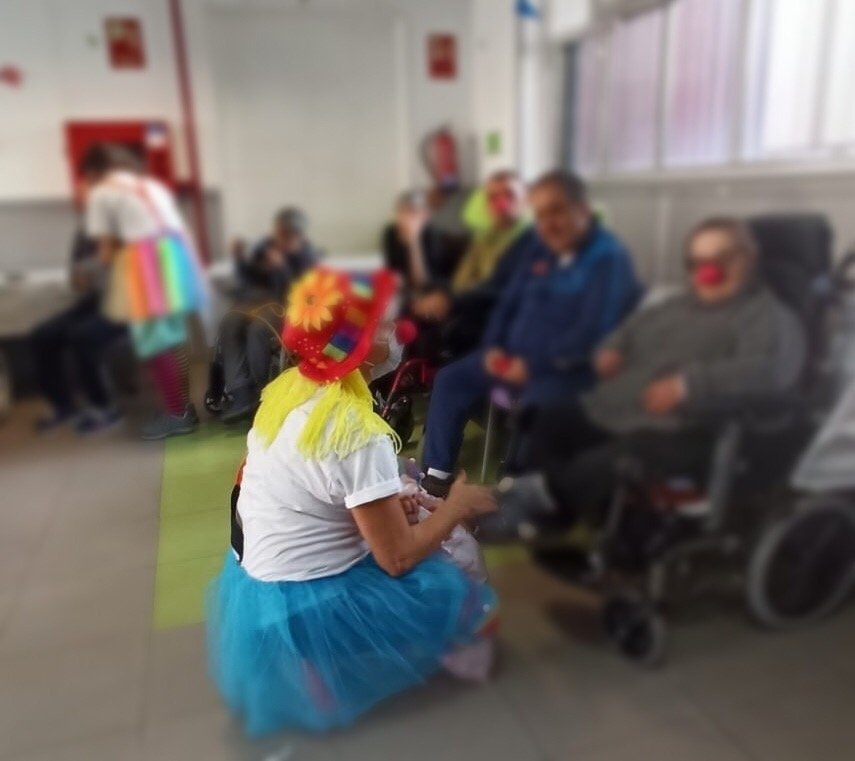 Pero que bien nos lo hemos pasado esta mañana con todos los amigos del Centro “APHISA” =🔴) muchas gracias a todos por el cariño y por tantas sonrisas!!!