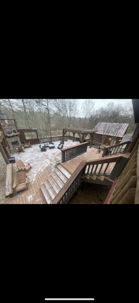 AndyBailey17's tweet photo. Christmas In the south never fails ❄️ https://t.co/bcaWx6Jyah