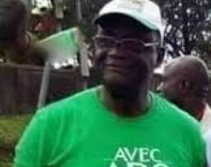 tche_phariman's tweet photo. Allons à la rue Lepic, attendre les dinosaures du PDCI, paraît_il que Daoudakro se vide hein 🤣 Maurice Kakou Guikahué est annoncé au fameux restaurant🏃🏃🏃 https://t.co/htg7pbj0lJ