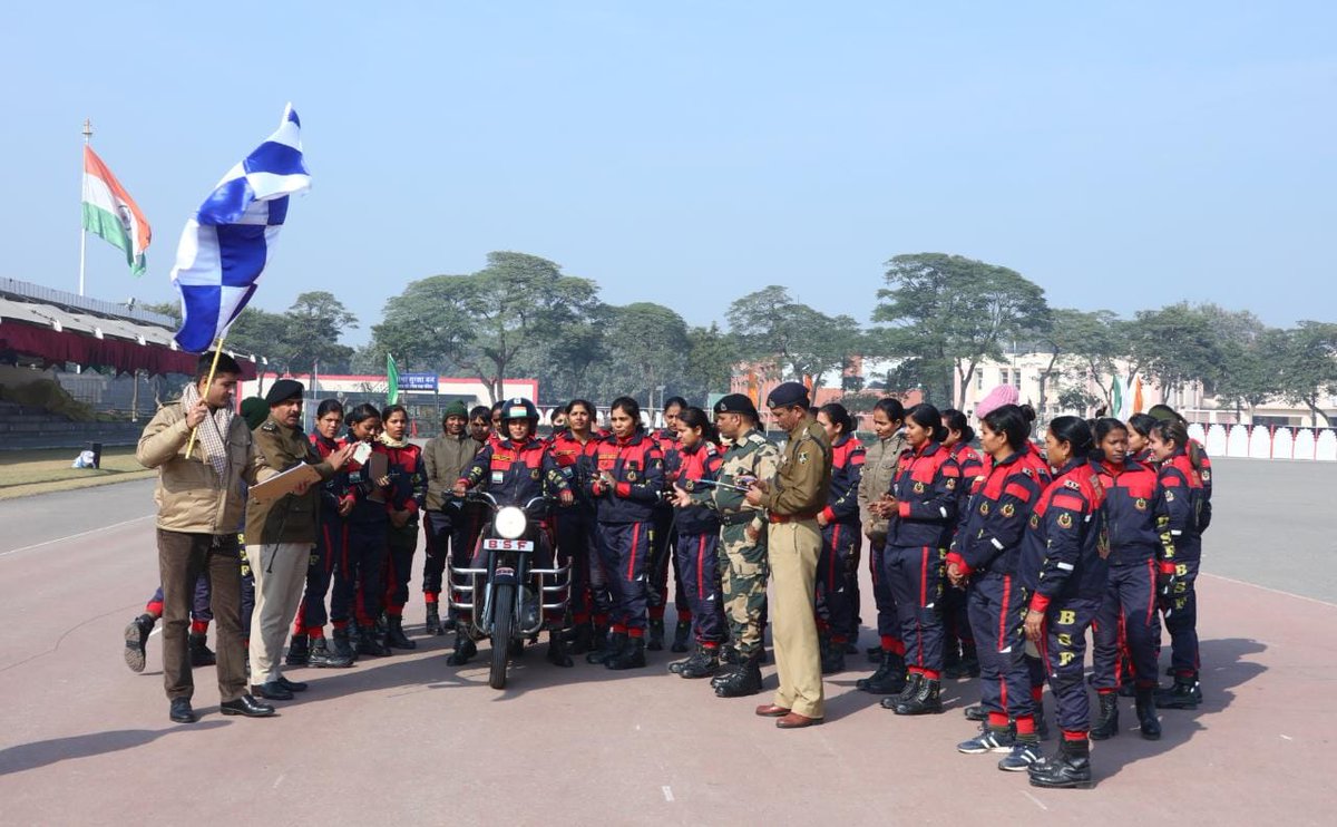 BSF_India's tweet photo. M/Ct Anupam Kumari of @SeemaBhawaniBSF sets #LimcaWorldRecord for ‘SIDE RIDING ON ROYAL ENFIELD 350 CC (SOLO EVENT)’ by riding without break for 01 hrs 11 min 38 sec covering 33.3 Chhawla Camp, New Delhi.
#LimcaBookofRecords https://t.co/jM1K97LVlR