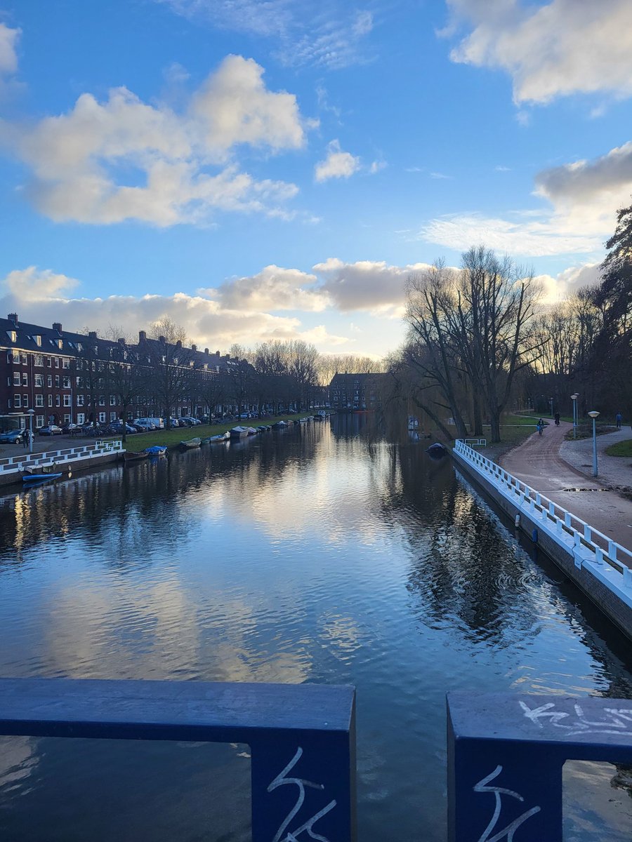 AmberLCousins's tweet photo. Yesterday I set off on a trip to #Amsterdam. Once settled we enjoyed a bit of #sightseeing viewing Amsterdam's exquisite architecture and scenery, then tucked into some delicious food at the Christmas Market 🎄 

#ITTM #Travel #BoxingDay2022 #Netherlands https://t.co/3N1vr5XZye