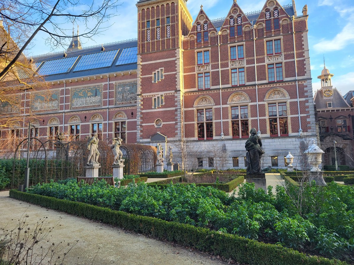 AmberLCousins's tweet photo. Yesterday I set off on a trip to #Amsterdam. Once settled we enjoyed a bit of #sightseeing viewing Amsterdam's exquisite architecture and scenery, then tucked into some delicious food at the Christmas Market 🎄 

#ITTM #Travel #BoxingDay2022 #Netherlands https://t.co/3N1vr5XZye