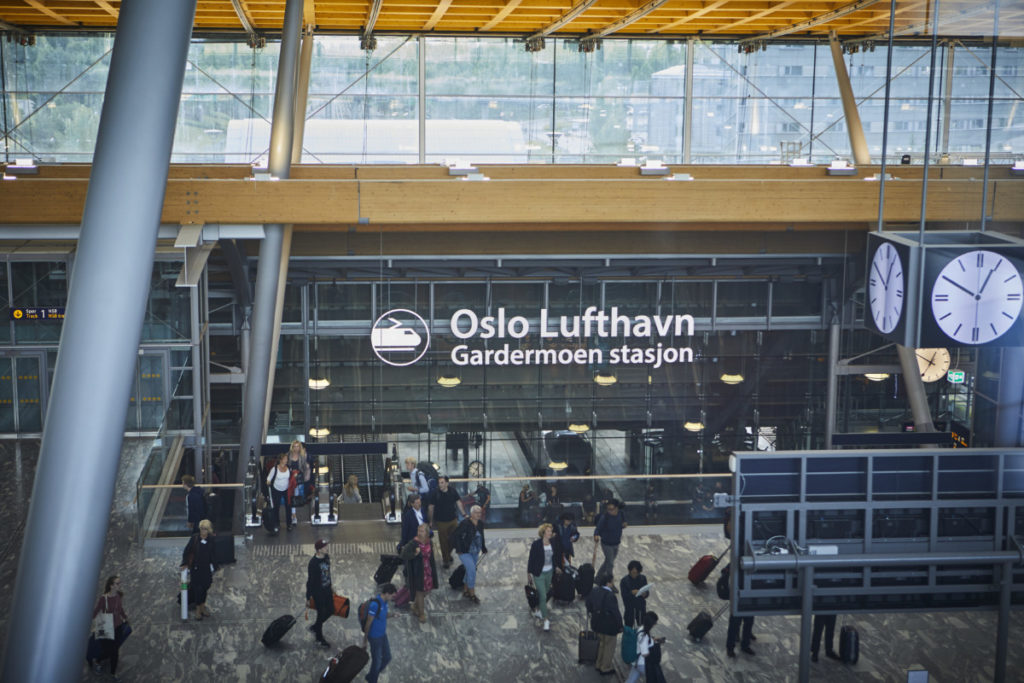 Folk reiser meir enn i fjor, men mindre enn i 2019 - is.gd/MdyHyB