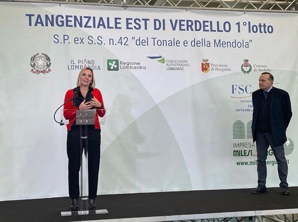 Oggi abbiamo ufficialmente inaugurato il primo lotto della #Tangenziale di #Verdello. Un’opera indispensabile e strategica per il territorio per la quale #RegioneLombardia ha stanziato circa 14 milioni, garantendo così le risorse necessarie per il completamento dell’opera.