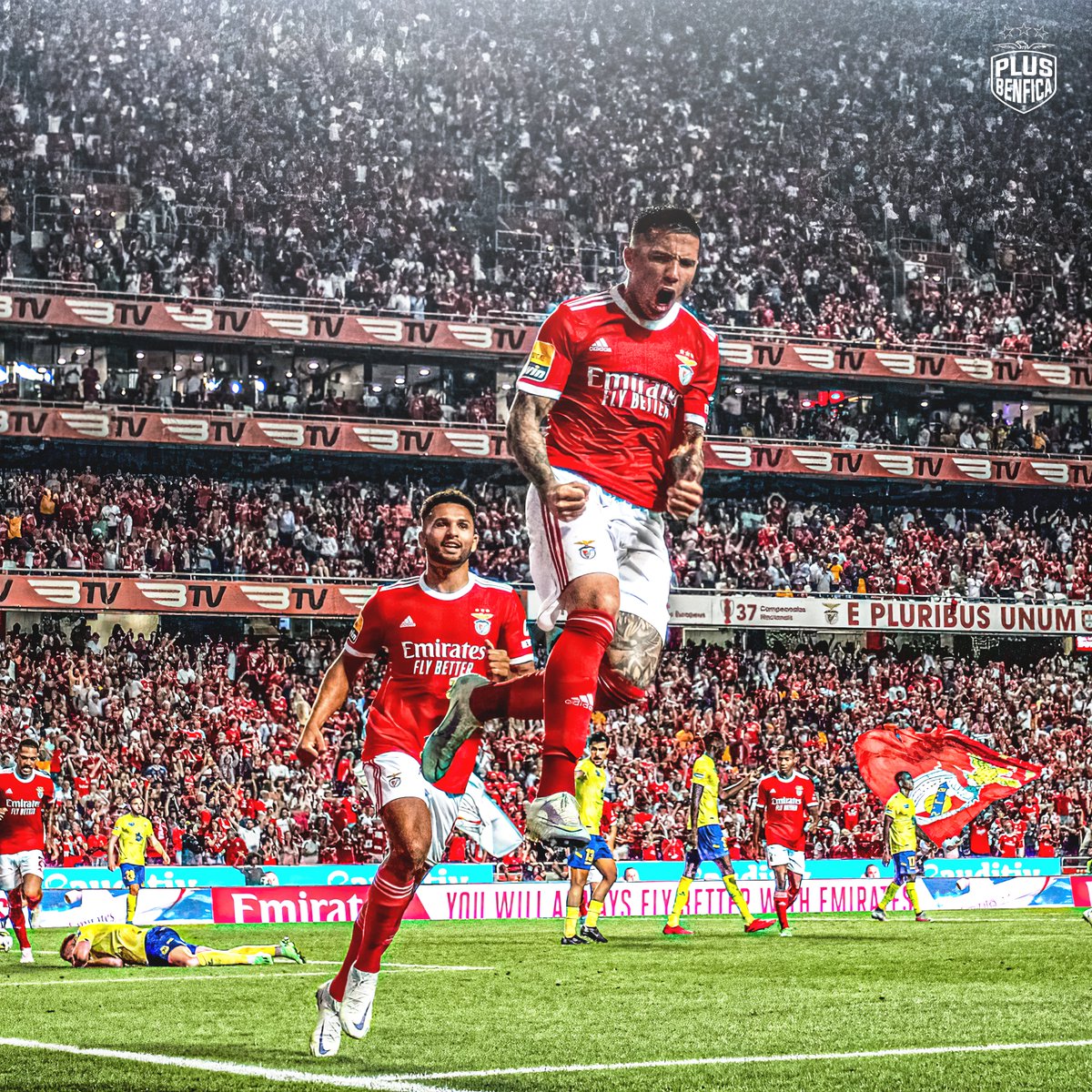 O Benfica já tem na mão duas propostas exatamente iguais, de 127 milhões de euros, por Enzo Fernández, avança <a href="/abolapt/">A BOLA</a>.

A mesma fonte avança que uma terceira se aproxima, numa concorrência entre Premier League e Liga espanhola.