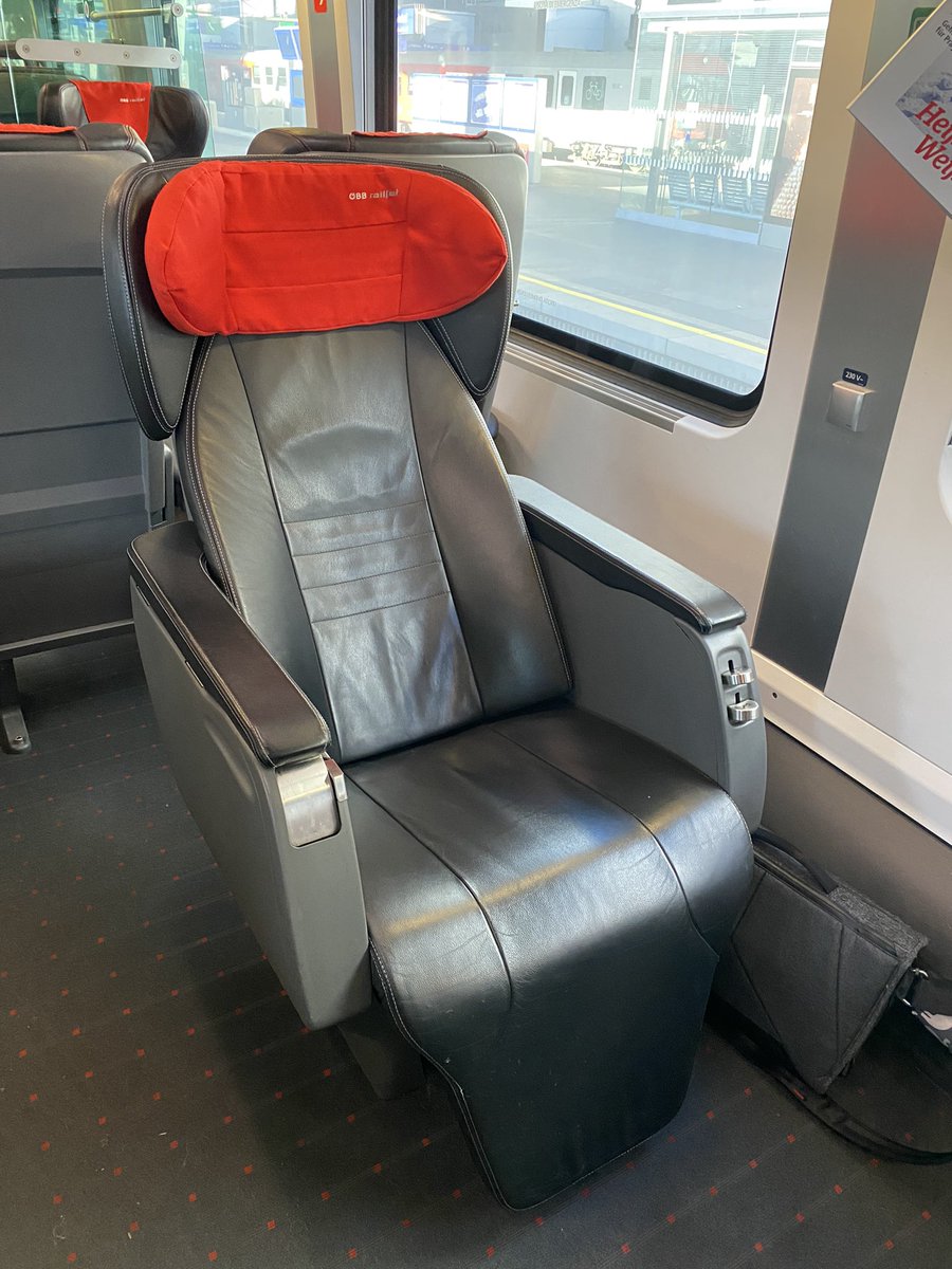 middleagetravel's tweet photo. Enjoying a relaxing train trip from Vienna to Graz. #traintrips #businessclass #austria https://t.co/jsHs3nzvm7
