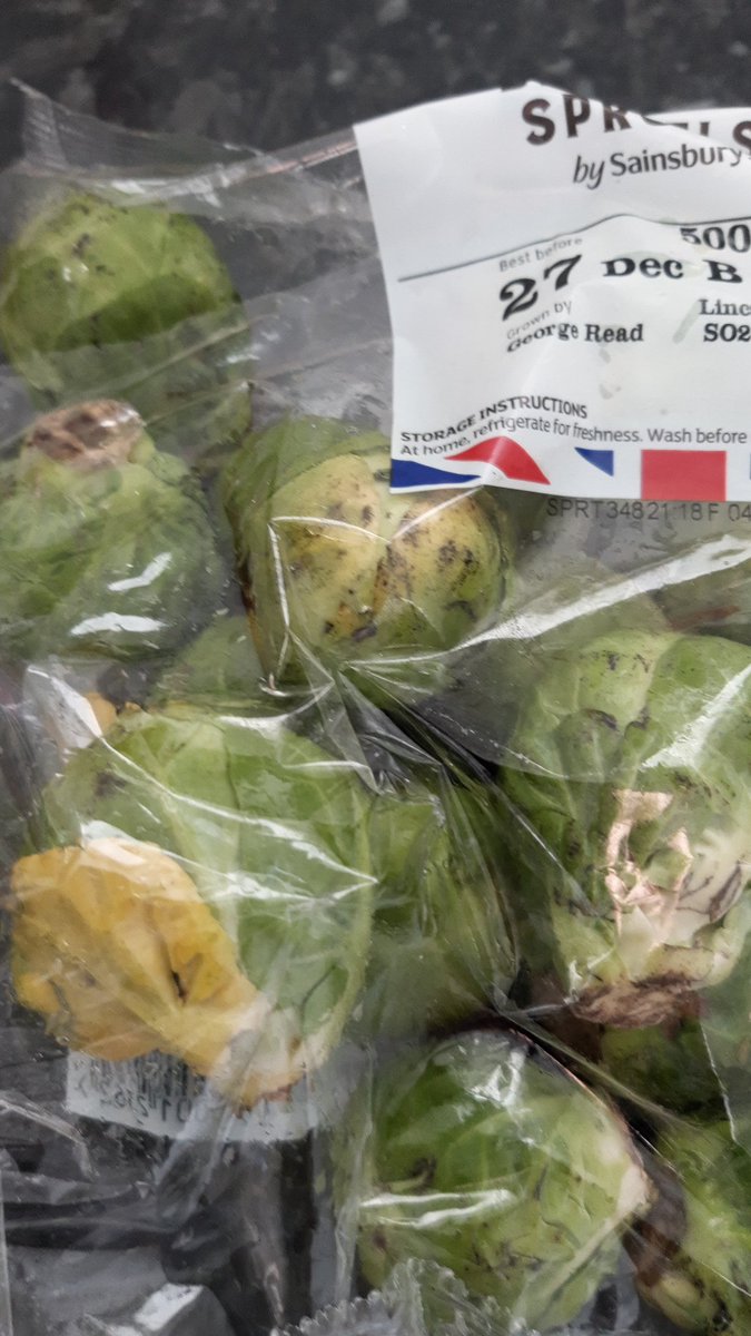 GorgiB's tweet photo. @sainsburys we've just received a delivery with yellow brussels, best before date of today and mouldy lemons. Please could you refund. https://t.co/6g106WKXOJ