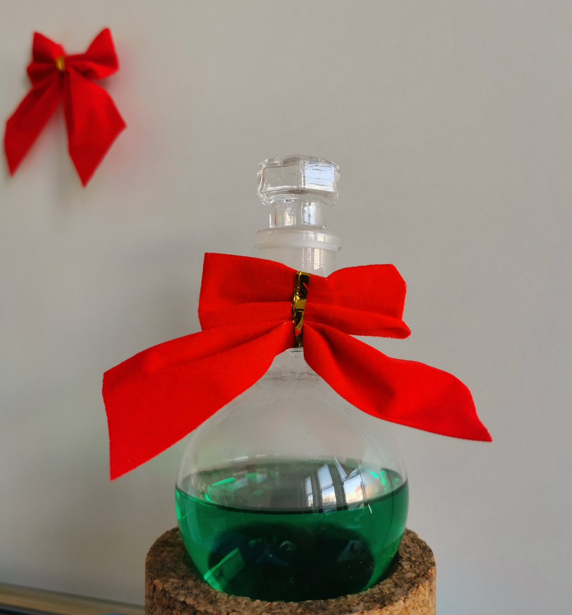OpsenicaLab's tweet photo. Getting ready for holidays ๐๐๐
#orgchem #heterocycles #science #reaction #research #phd #chemistry #serbianscience #universityofbelgrade #facultyofchemistry #organicchemistry #lablife #laboratory #project #univerzitetubeogradu #OpsenicaLab #synthesis #holiday #newyear https://t.co/lgL8ZDd9Hr