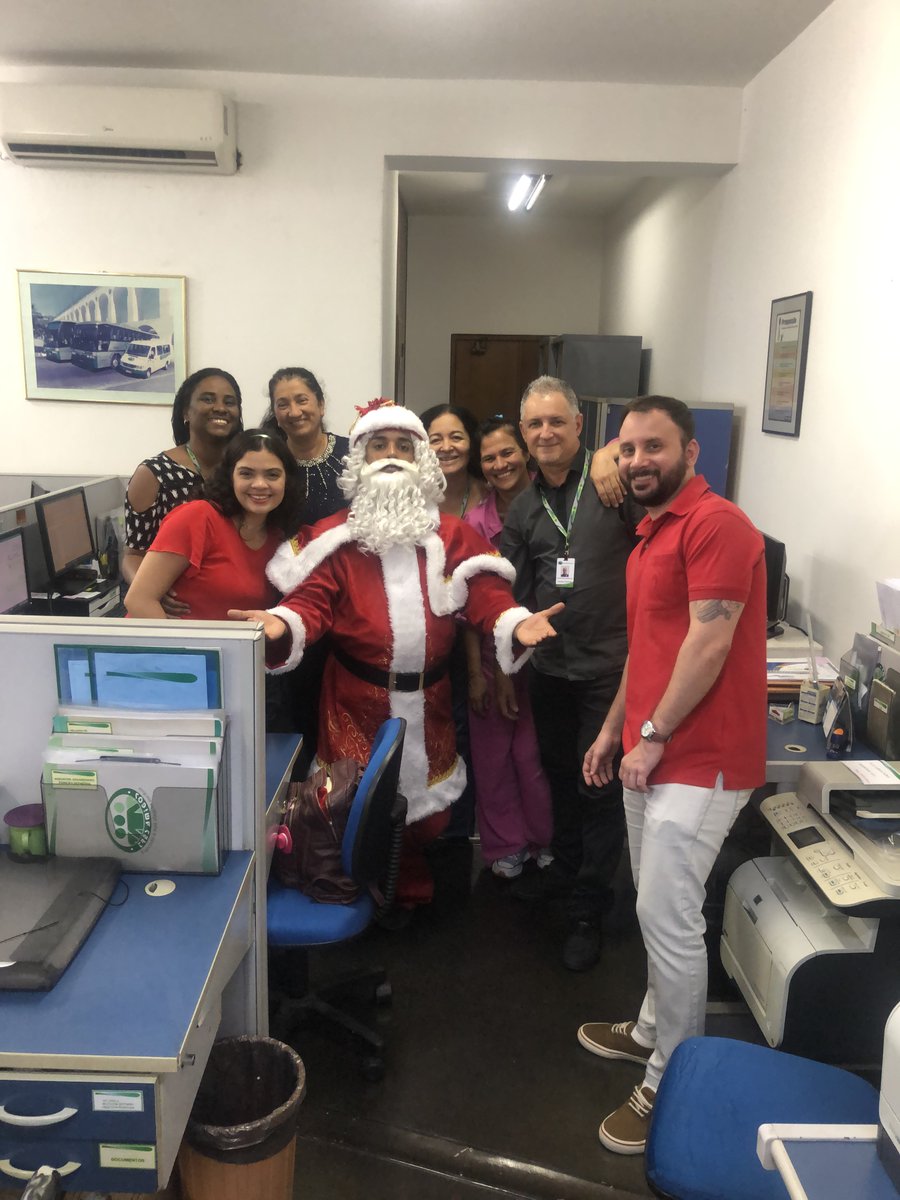 TurTresAmigos's tweet photo. O Natal da Turismo Três Amigos foi repleto de alegria e muita emoção!
Tivemos a presença do Papai Noel, que brilhantemente interagiu com os colaboradores lendo as cartinhas escritas pela equipe!

Conta para a gente, como foi o seu Natal por ai?! https://t.co/knywRlql39