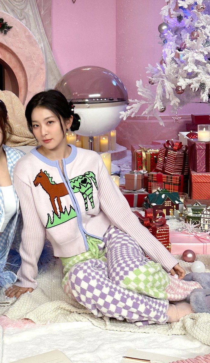 BestWengi_TH's tweet photo. เสื้อจากตู้เสื้อผ้าเดียวกัน😳💙💛
#레드벨벳 #RedVelvet
#웬디 #WENDY
#슬기 #SEULGI
#SEULWEN #WENSEUL #WENGI https://t.co/f44G8NhJai