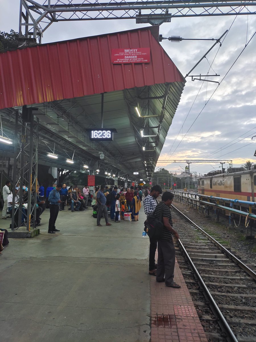 punithendra1's tweet photo. @DrmMys @RailwaySeva 
@GMSWR 
@SWRRLY 
@RailMadad 
@prathapsimhamp 

Train number 16236
Mysuru to tuticorin 
The train is not yet on track today 
Already time is 6.20pm
Purposely railway playing with public precious time https://t.co/CnAKRdiT2l