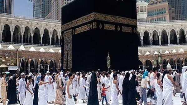 يا اللـه يـا عـالم تصـاريـف الأفــلاك
يا  وآحــدٍ كـلٌ المخـاليـق تـرجيـــك

رحمتك  يـألمـولا و عفوك ورجـواك
ما  خـاب طـلاٌبـك ولا خاب داعيـك

نرفع  يـدينا في طـوافـك ومسعـاك
ندعوك  بـأحـبٌ  الأسـامـي  ولبٌـيـك

انك تـوفٌـقنـا  لـطـا عتـك  ورضــاك
 بس نبي رضـاك ونبتعـد عن معـاصيك