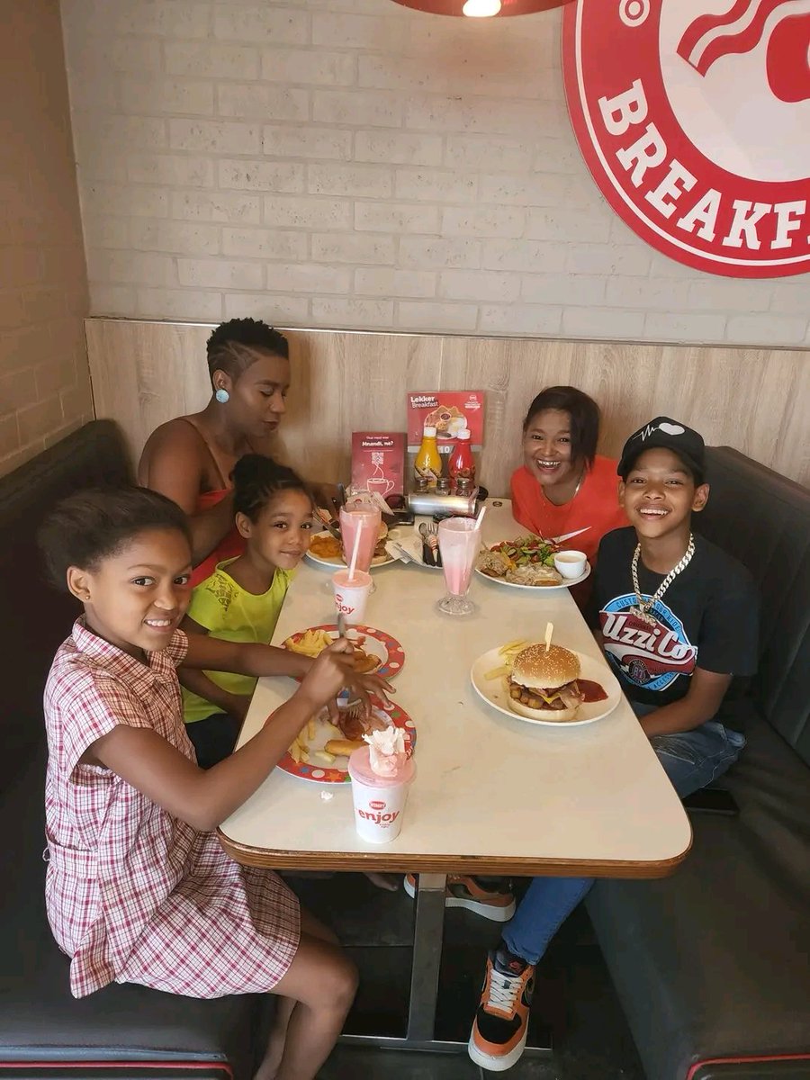 AmogelangMegan's tweet photo. @wimpy_sa #StopFillUpWin https://t.co/aOE7QwxkMK