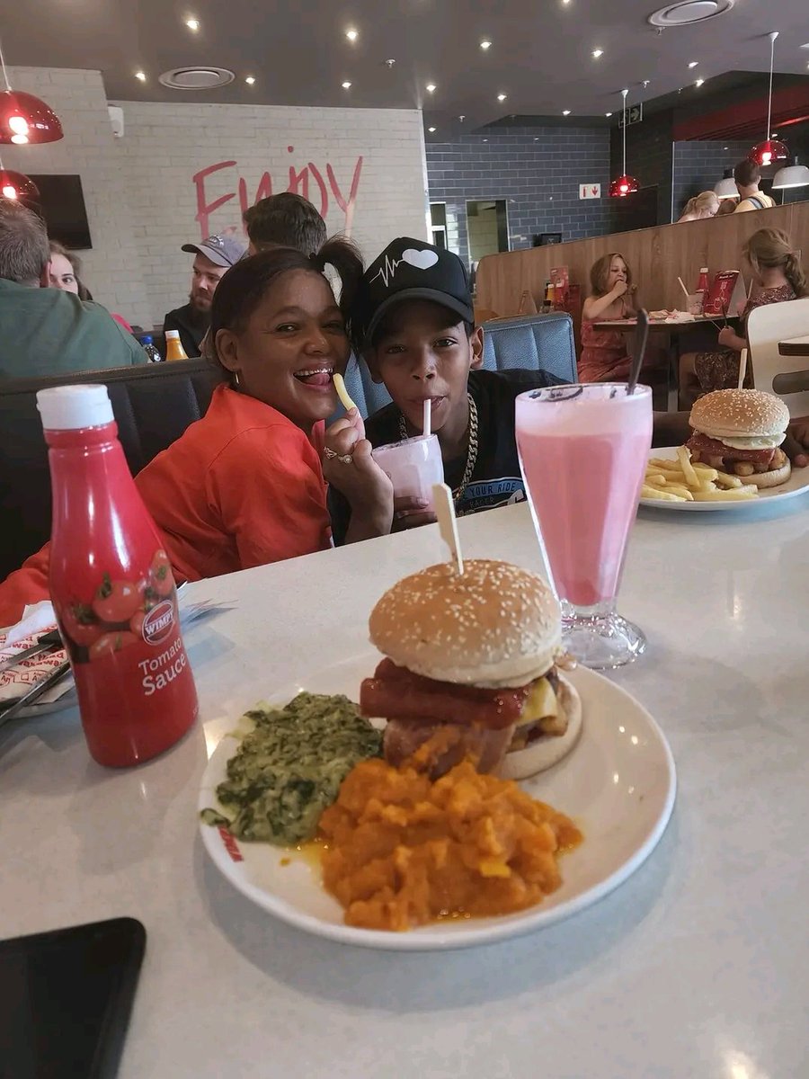 AmogelangMegan's tweet photo. @wimpy_sa #StopFillUpWin https://t.co/aOE7QwxkMK